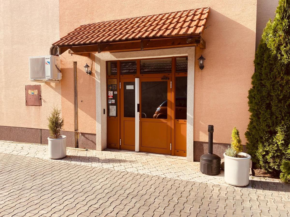 Rusovsky Penzion Bratislava Exterior foto
